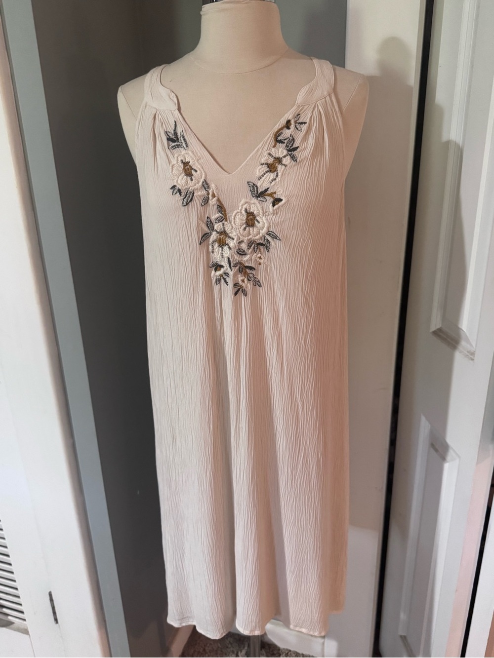 Market & Spruce Cream Sleeveless V-Neck Embroidered Sundress